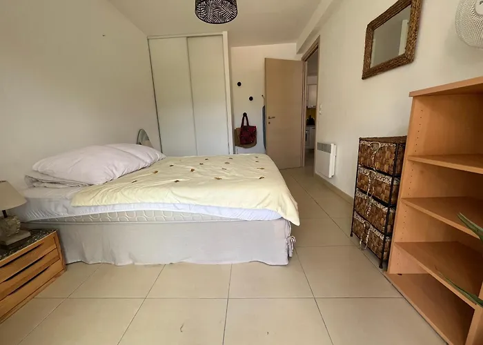 T2 Terrasse Proche Et Commerces *