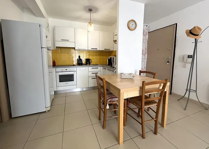 Apartmán T2 Terrasse Proche Et Commerces